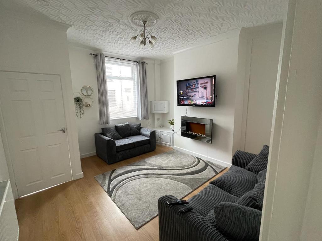 Cheerful 2 Bedroom House Hindley Exteriör bild
